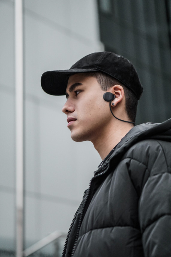 Bone-conduction-headphones-auricle-Coolguy2