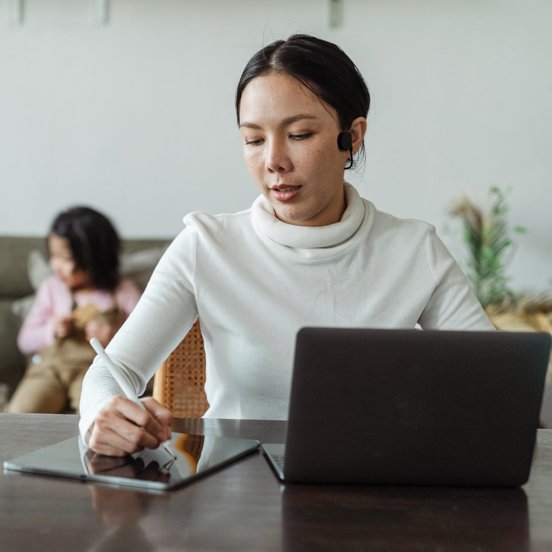 auricle-awareone-wireless-headphones-family